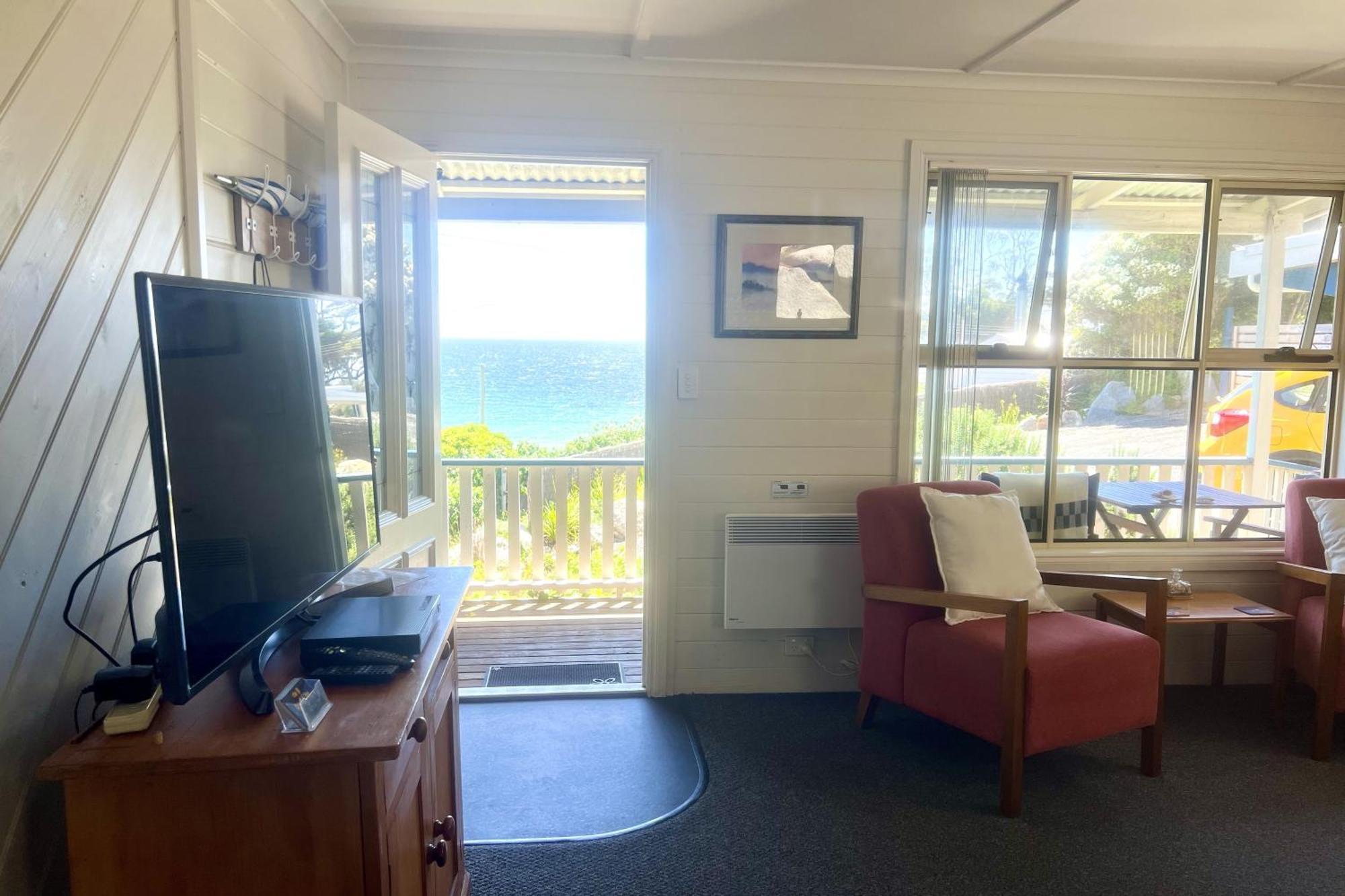 Binalong Beach Cottage Beachfront At Bay Of Fires Next To Restaurant Binalong Bay Exterior foto